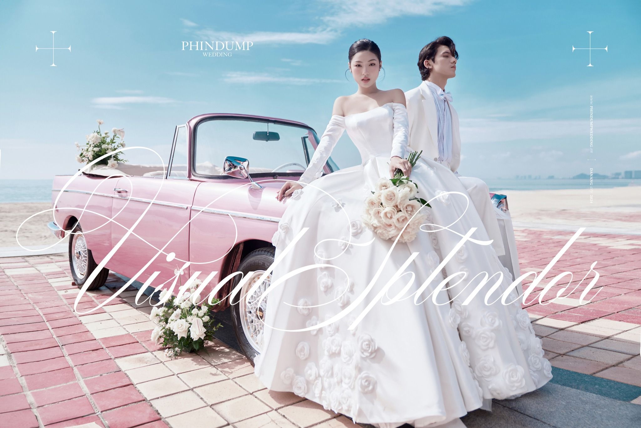 Concept biển với xe cổ