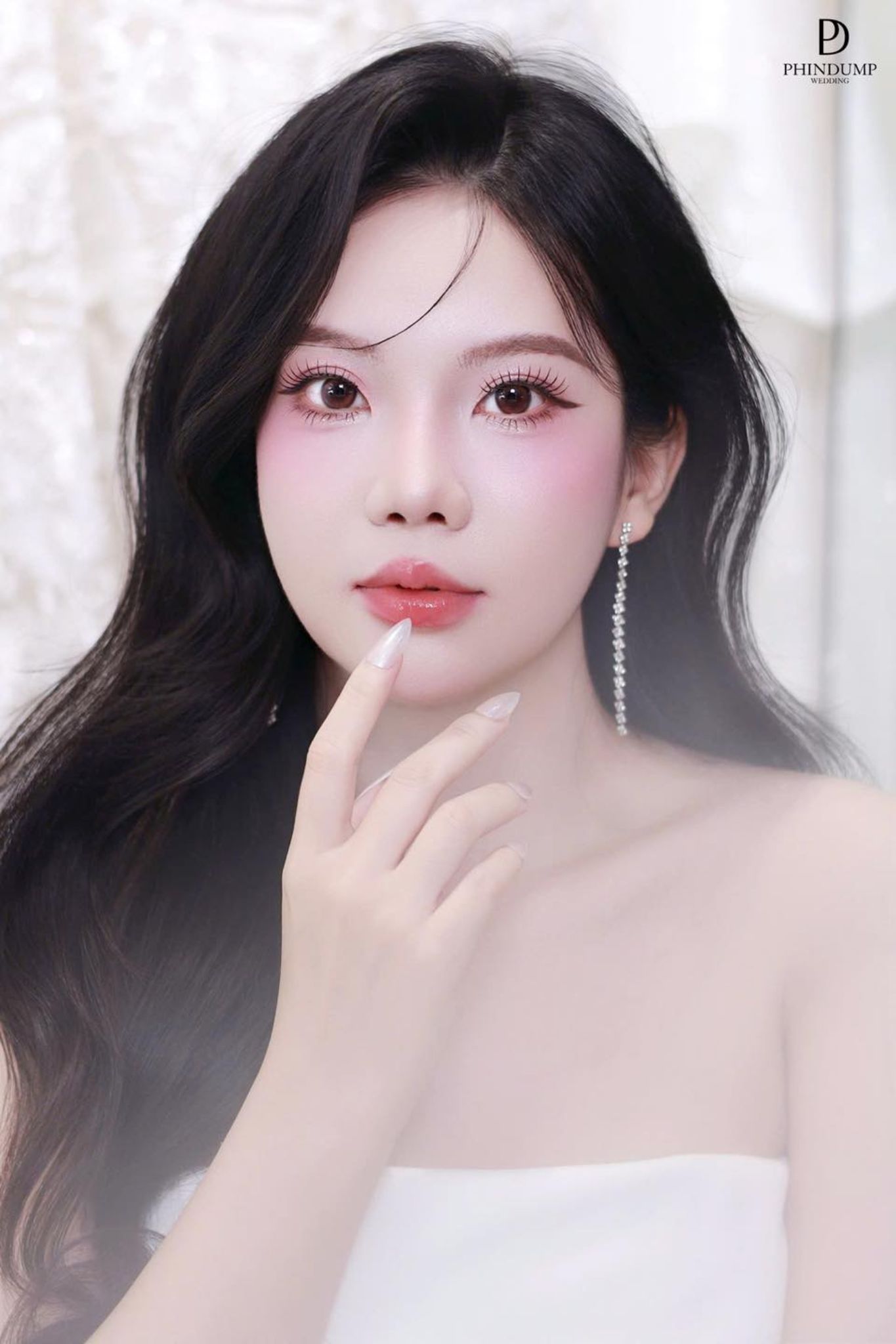 Đặc điểm khuôn mặt và dáng mắt, môi