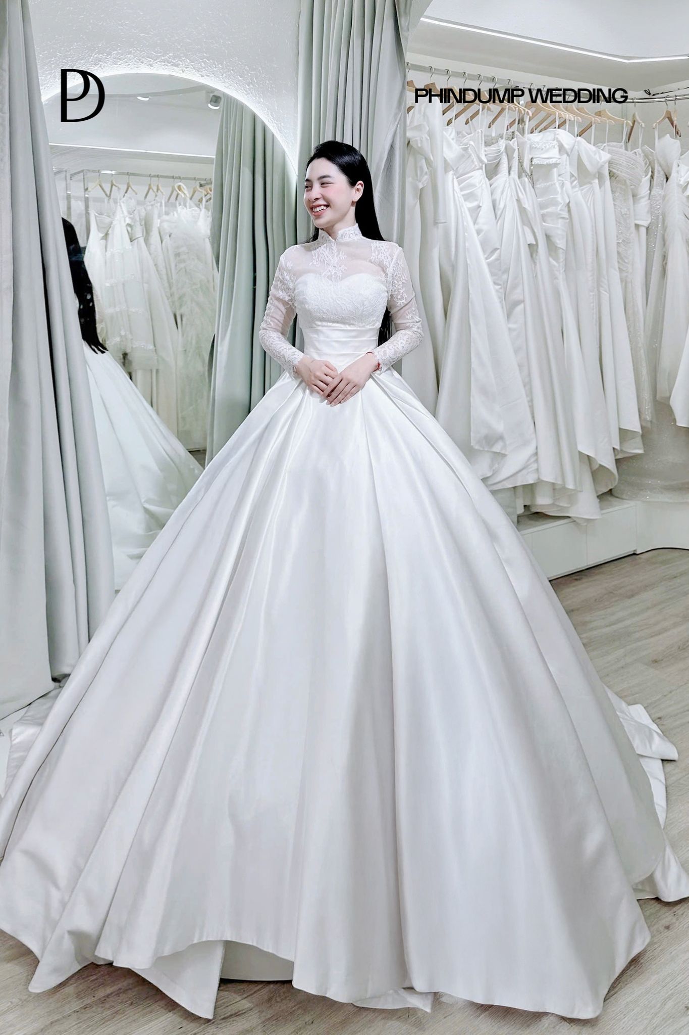 Thử trang phục (váy cưới, áo dài, vest) tại showroom PhinDump HCM có mất phí không?