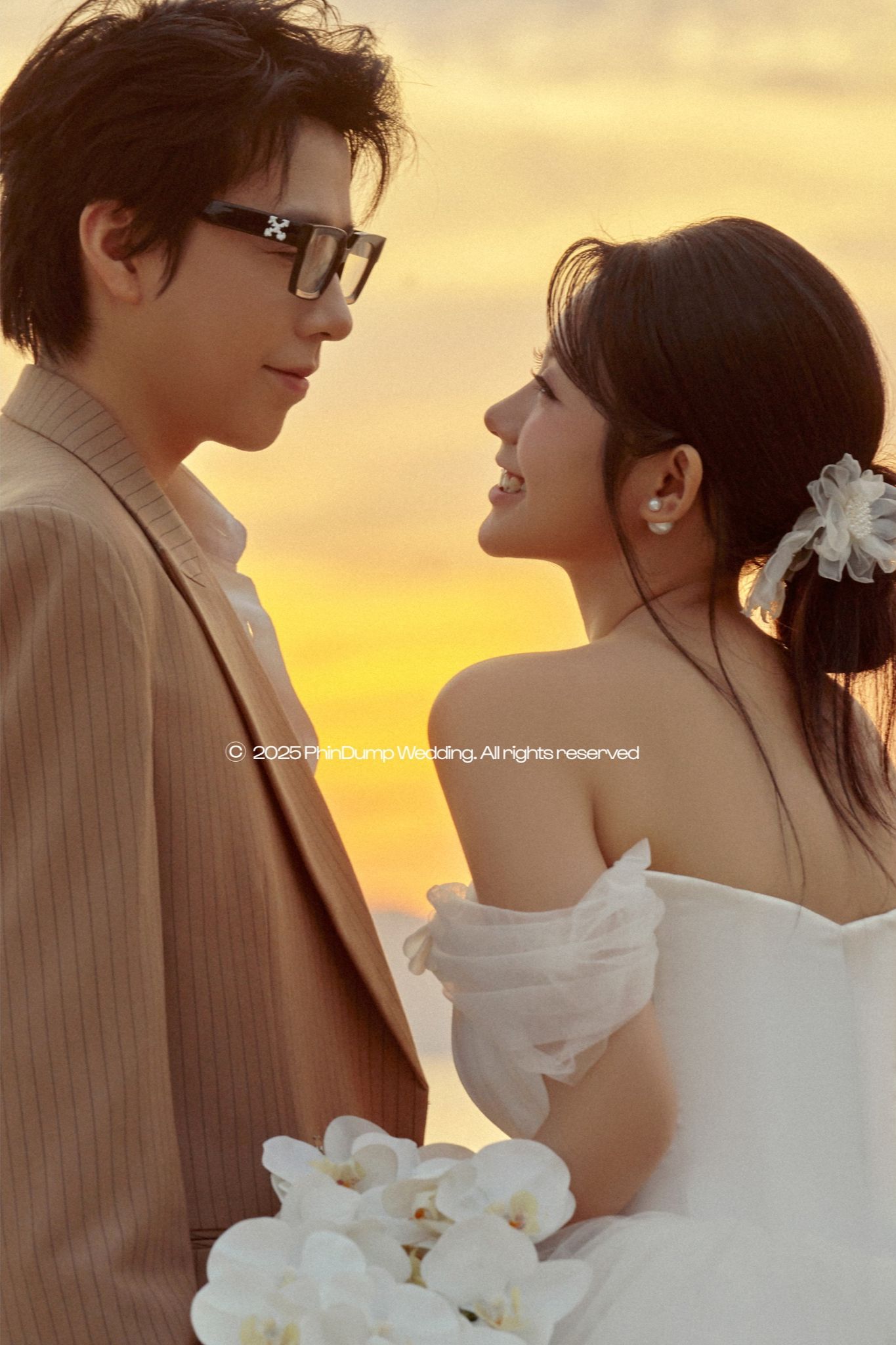 Ánh mắt trao nhau đầy cảm xúc