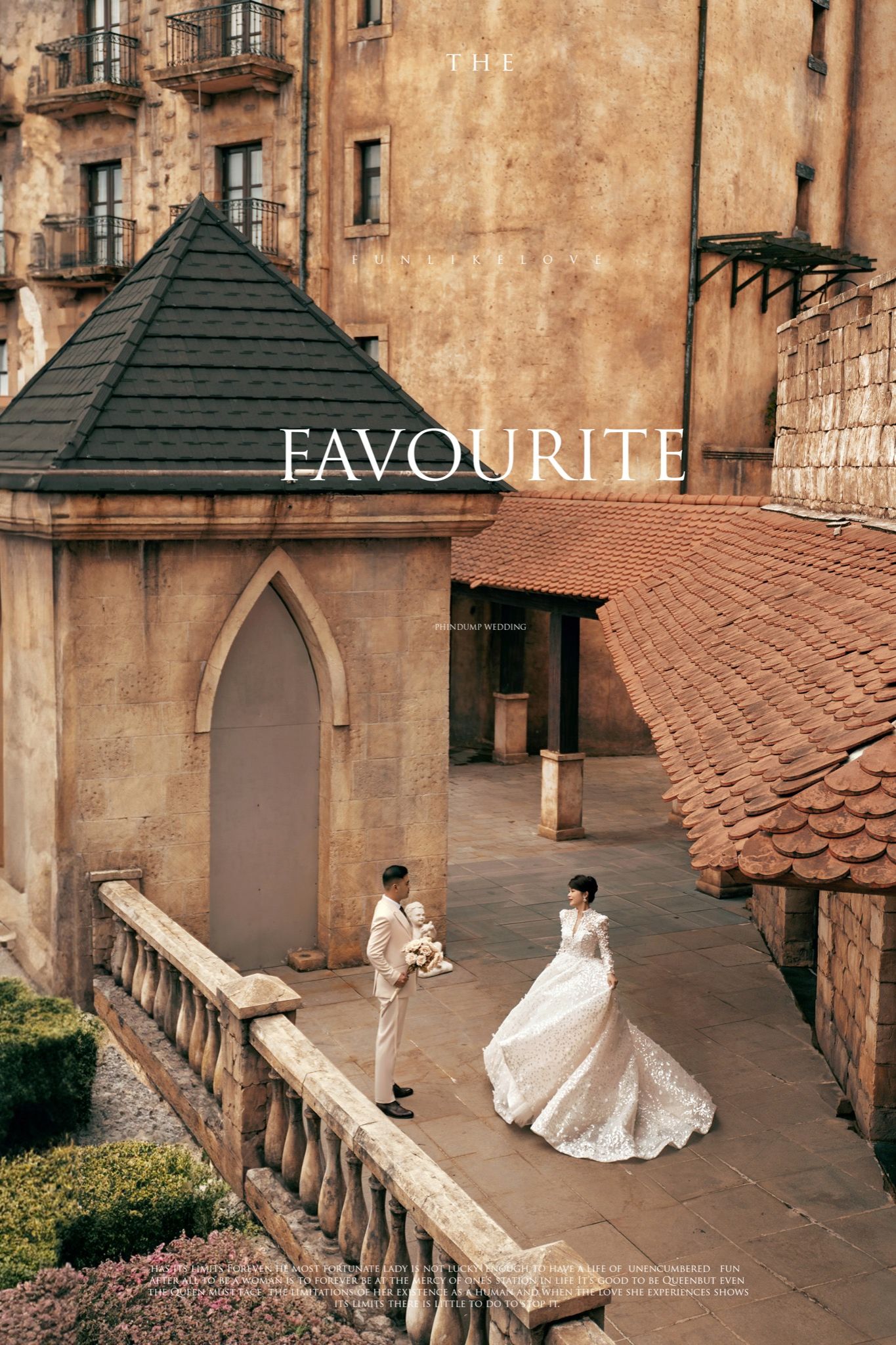 Cô dâu xoay váy, chú rể ngắm nhìn