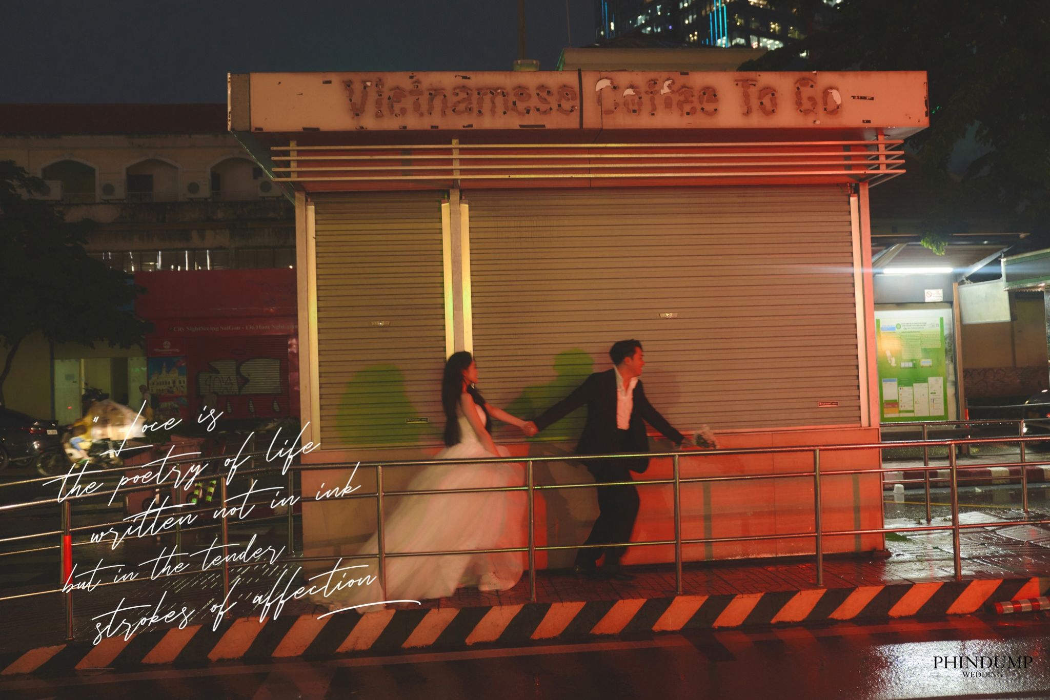 “Chuẩn vibe” Sài Gòn về đêm - Concept cưới thời trang mới lạ cùng PhinDump Wedding