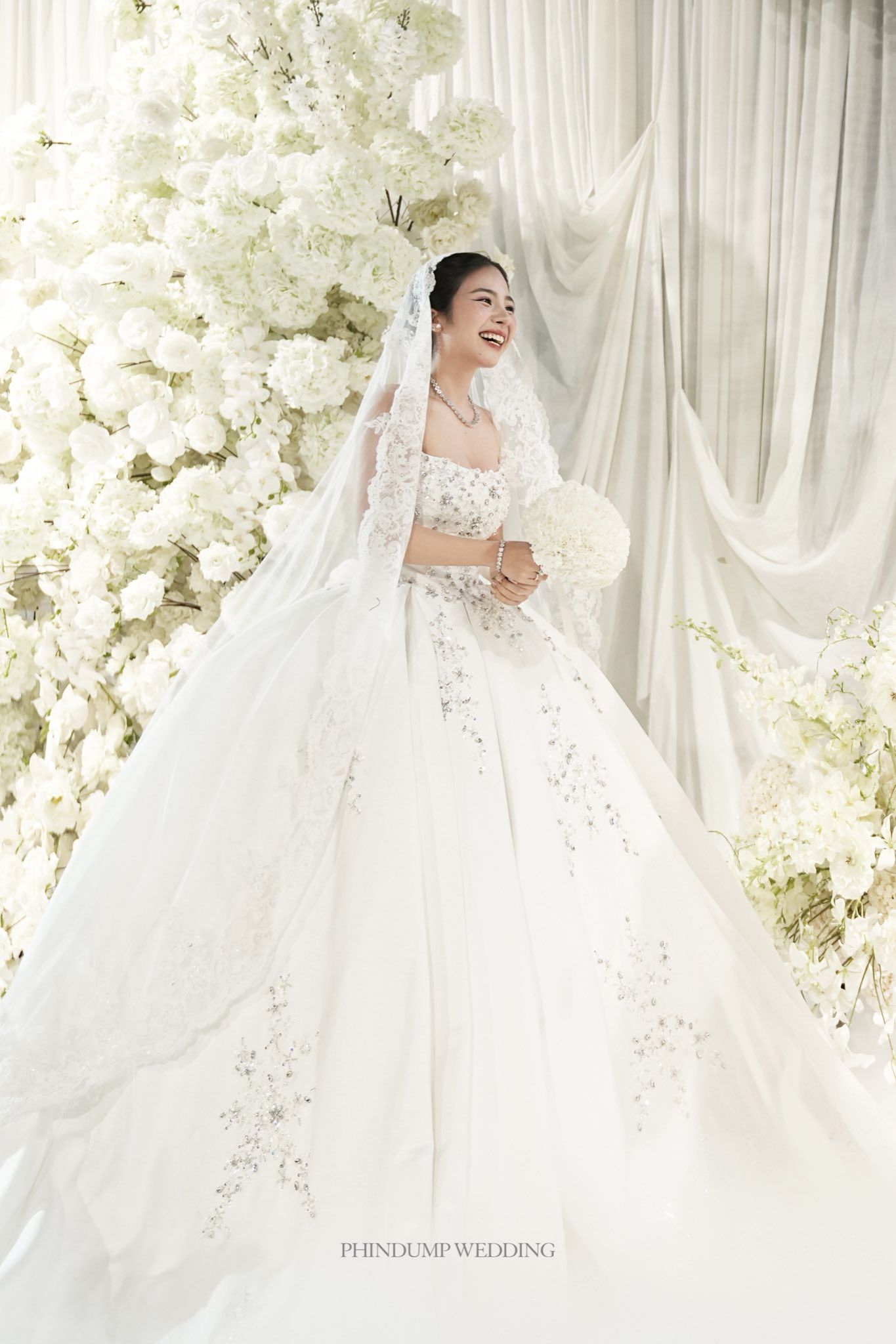 Lưu ý yếu tố ánh sáng và thời điểm tổ chức