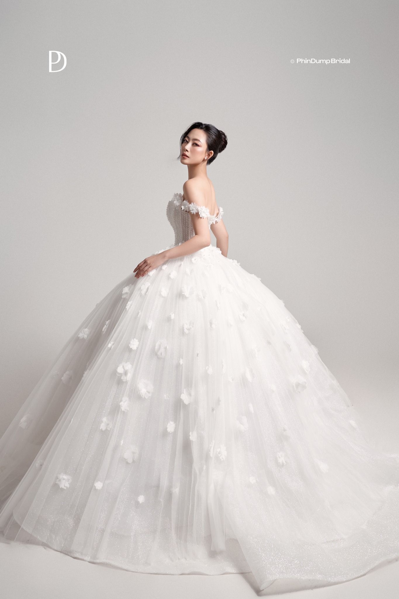 Váy cưới công chúa bồng bềnh lộng lẫy