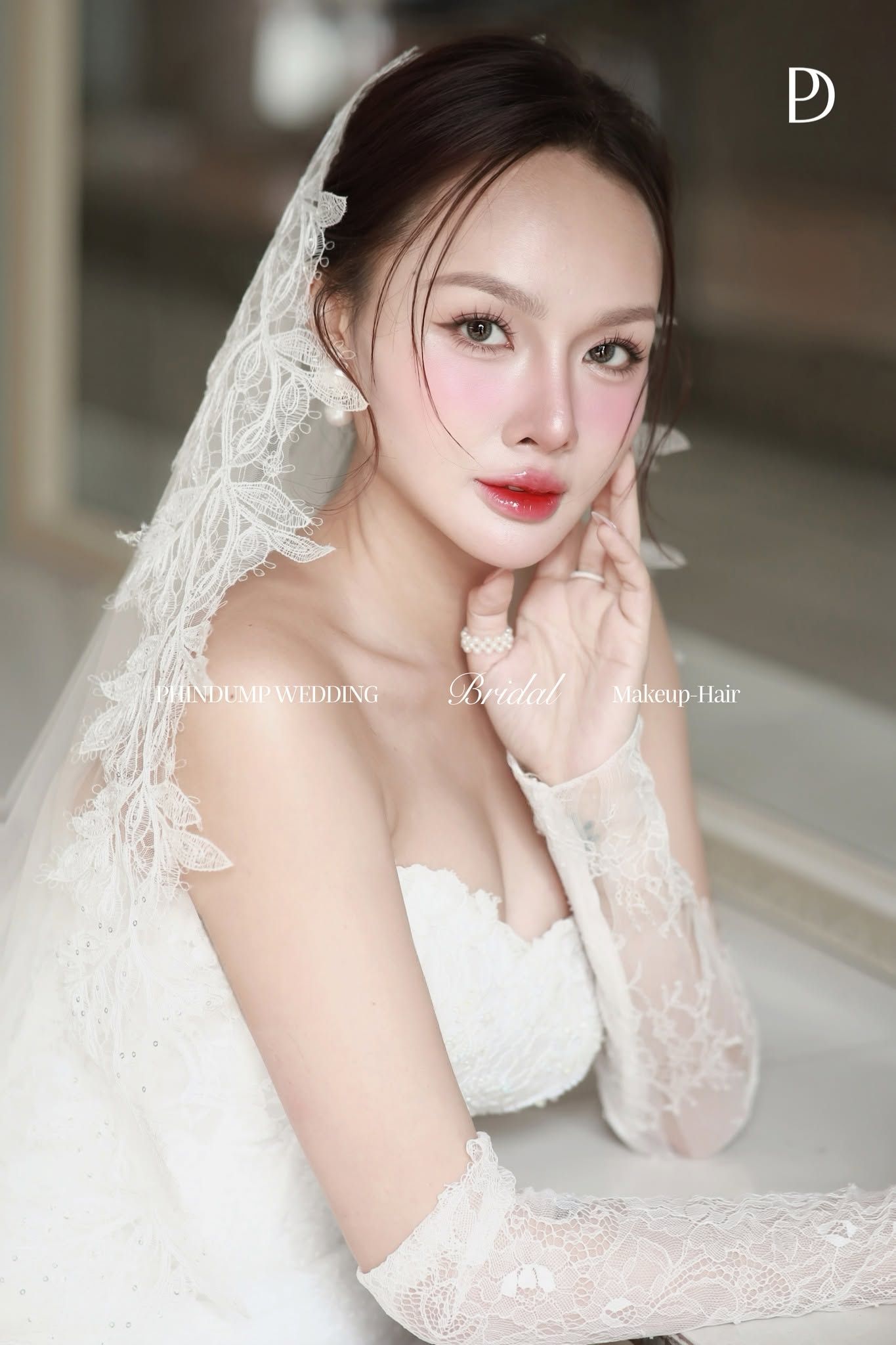 Cô dâu tổ chức lễ cưới ban ngày hoặc ngoài trời
